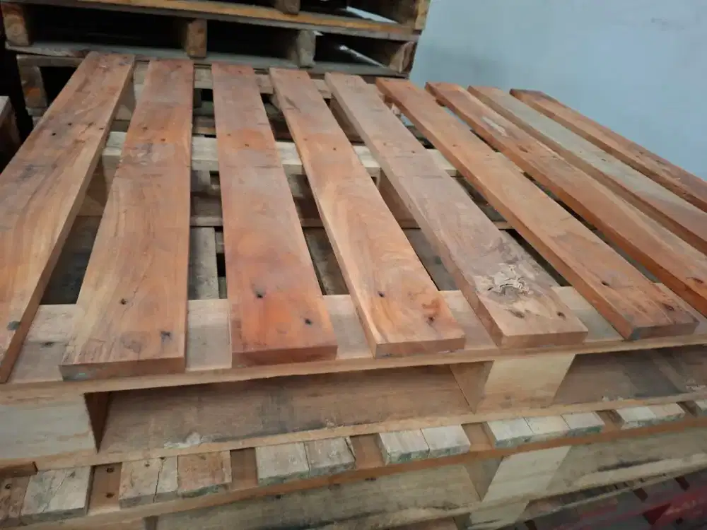 Palet Kayu Keras