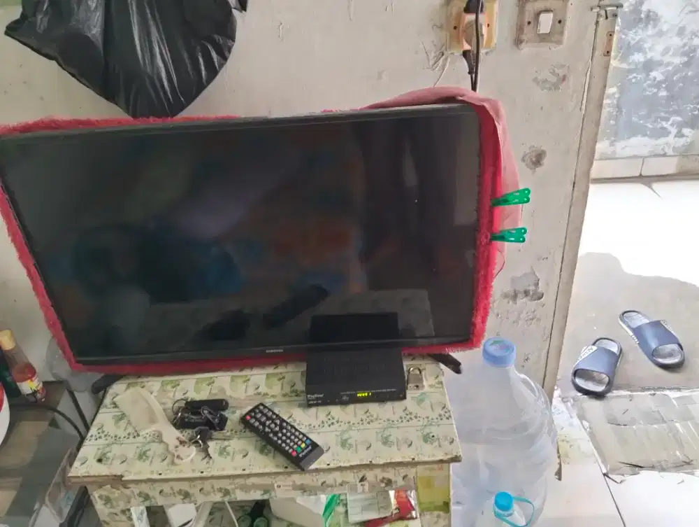 Dijual televisi 32' merek Samsung