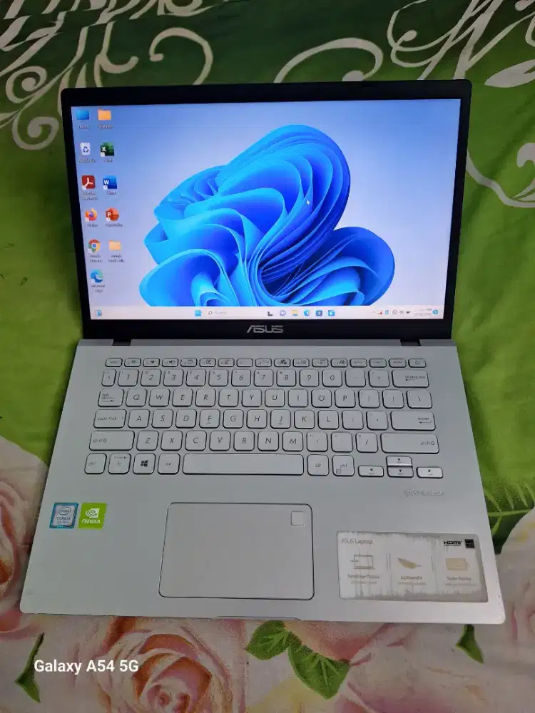 Bismillah dijual laptop asus vivobook slim core i5 siap pakai