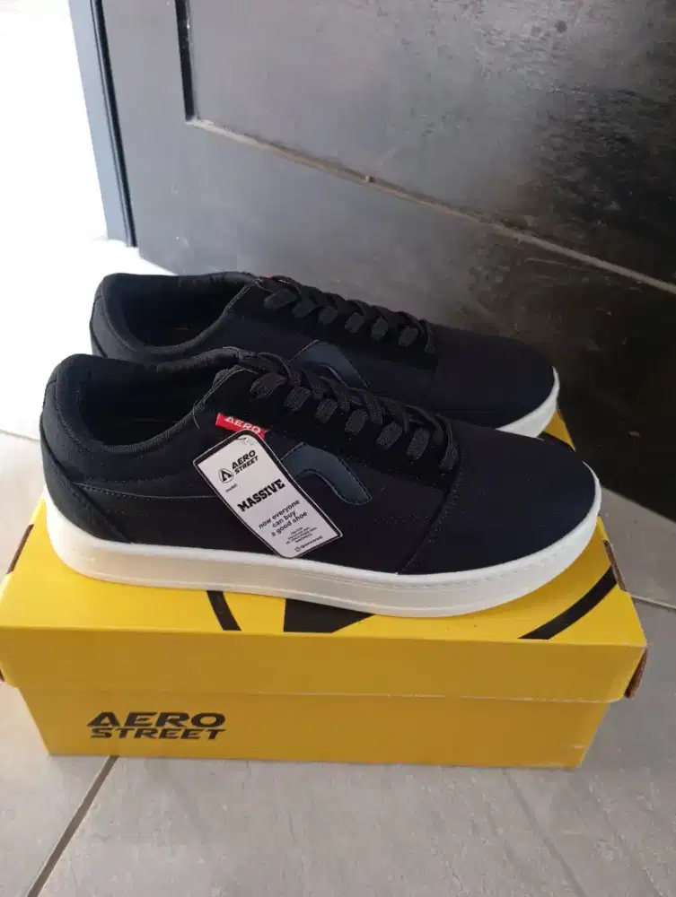 Sepatu aerostreet hitam baru