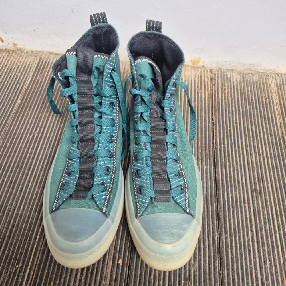 Sepatu converse limited edition