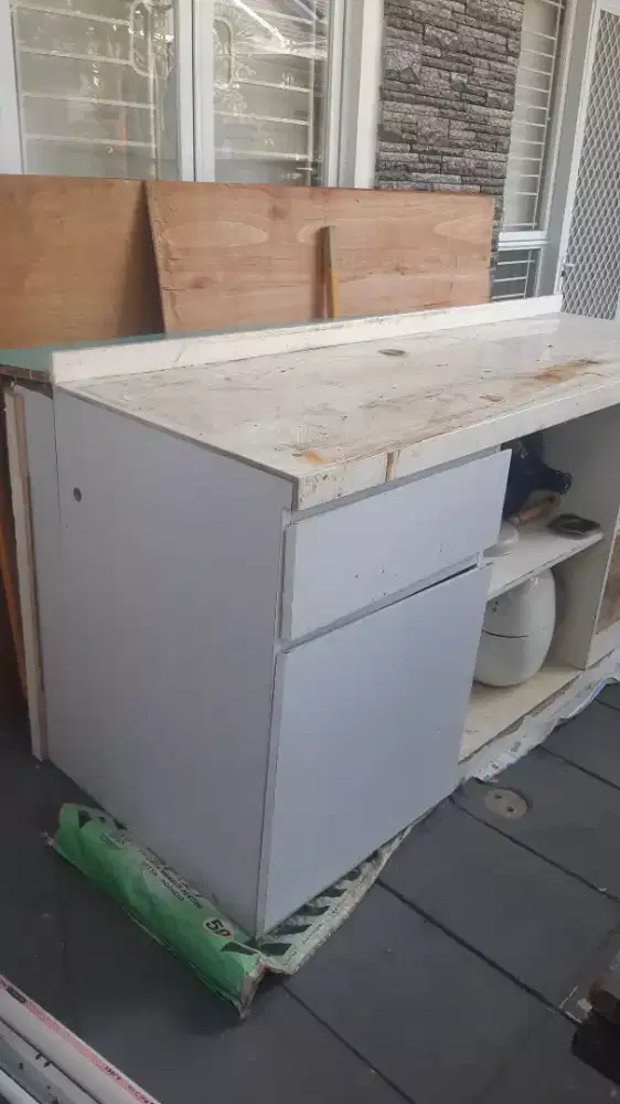 Meja pajangan untuk jualan