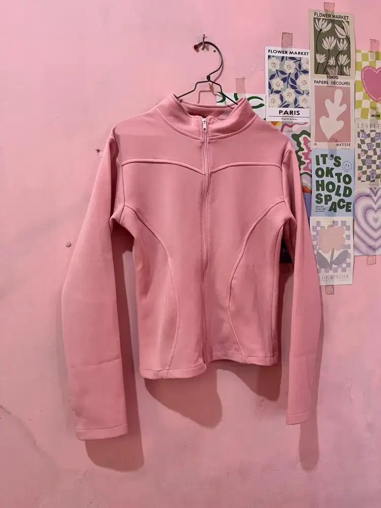 baju olahraga wanita