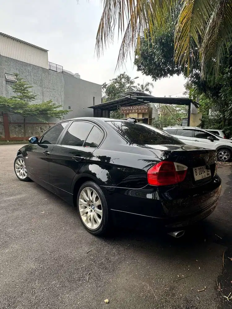 BMW 320i 2008 Bensin