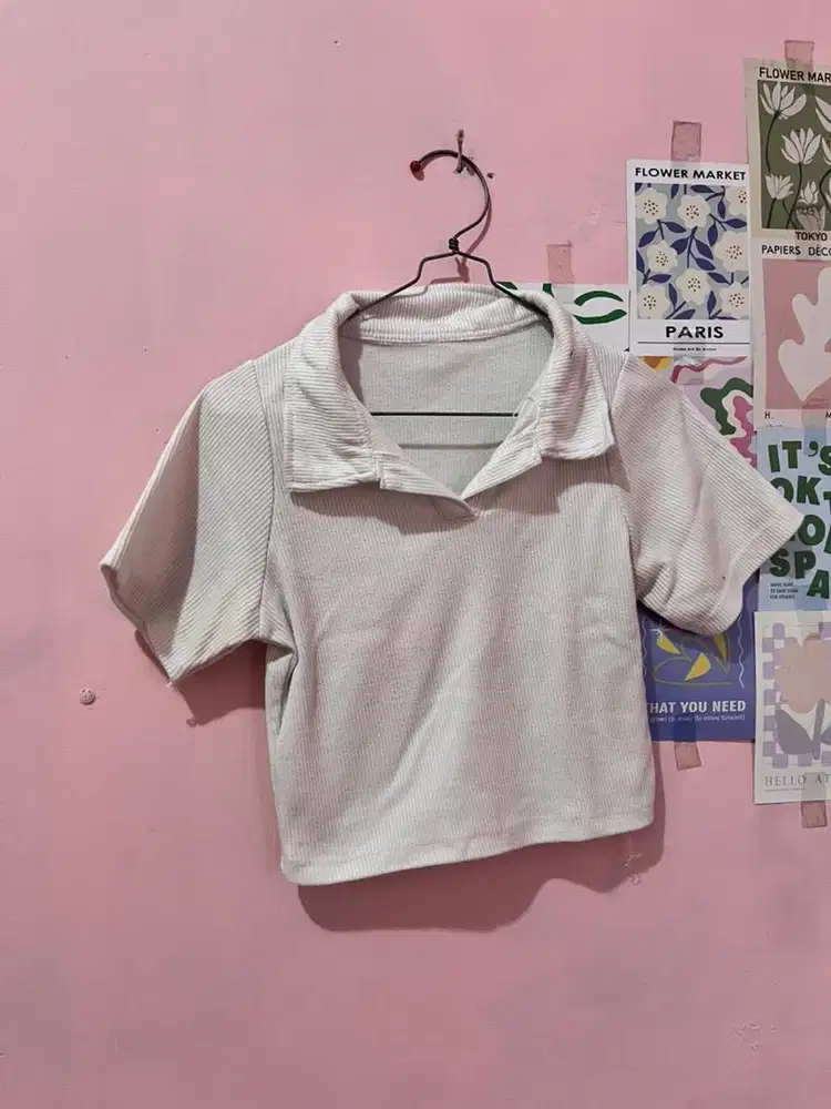 crop top polo putih