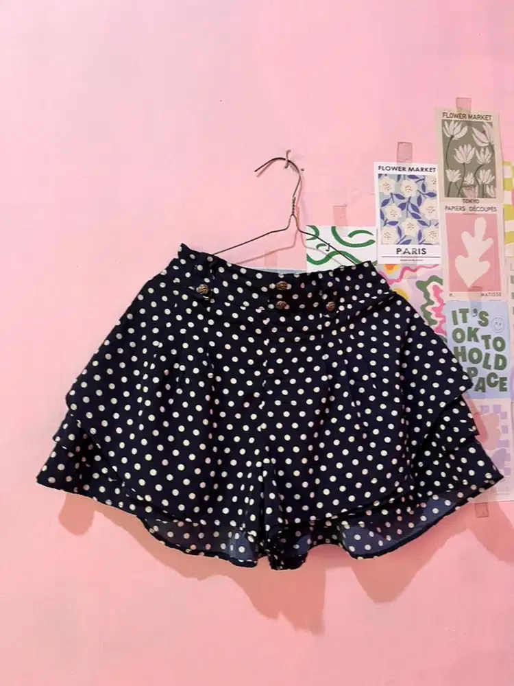 celana pendek polkadot