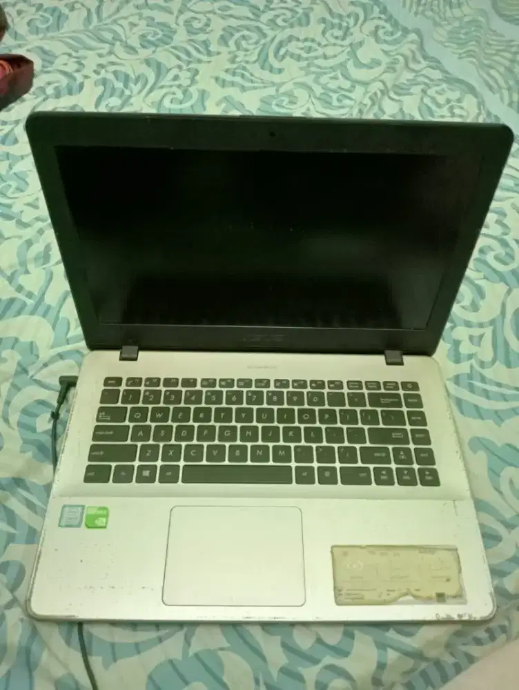 Second laptop asus A442U  Ram 4 GB