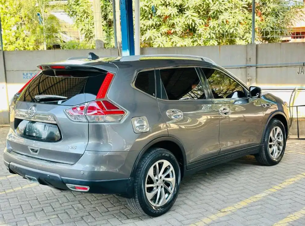 Jual Mobil Nissan X-Trail 2.5 CVT