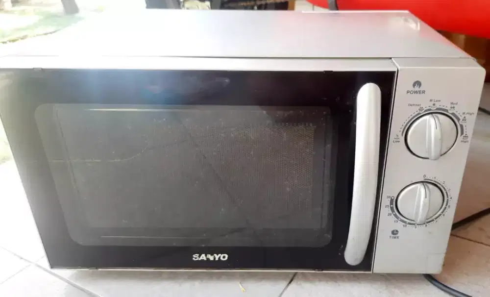 Jual Microwave merk Sanyo kondisi bagus, terawat