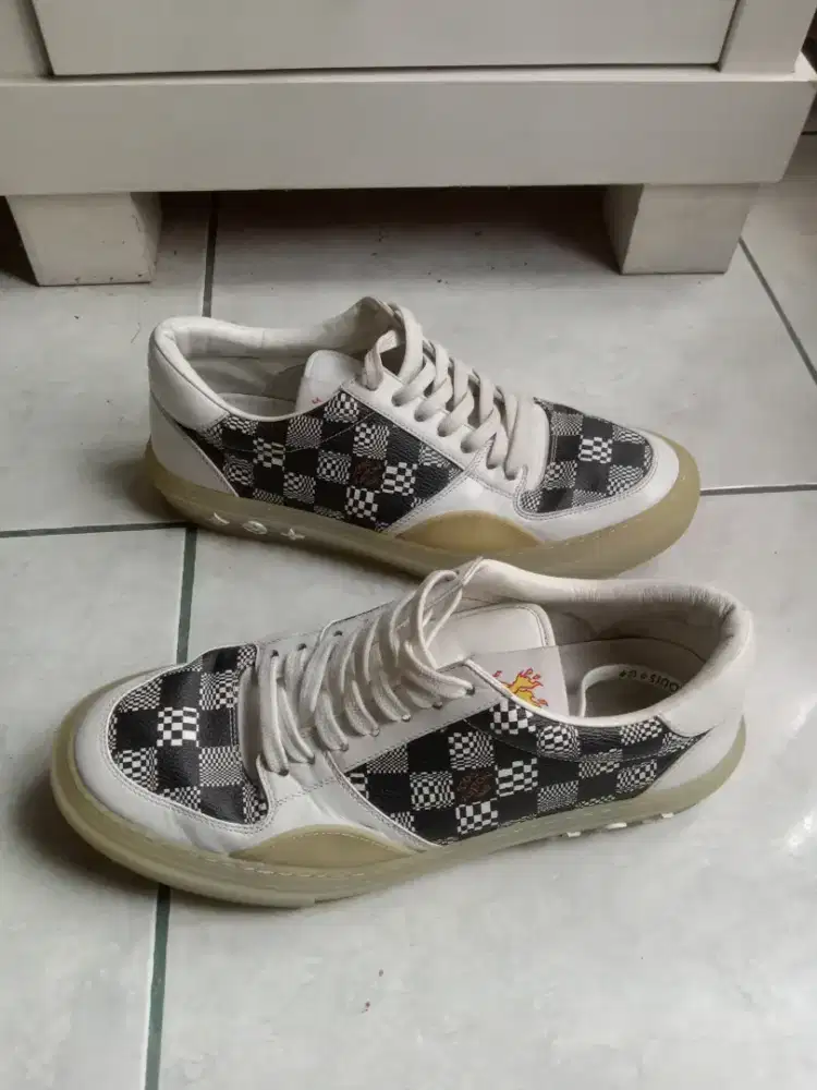 LV Louis Vuitton Damier black white size 822