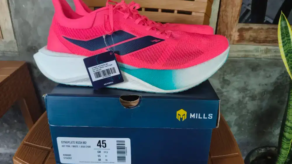 JUAL SEPATU RUNNING KONDISI BARU