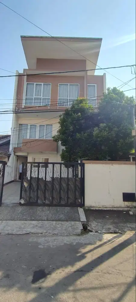 Disewakan Rumah 120m2 4KT 3KM 3lantai Kelapa Nias Jakarta Utara