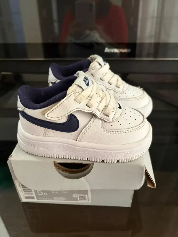 Sepatu nike force