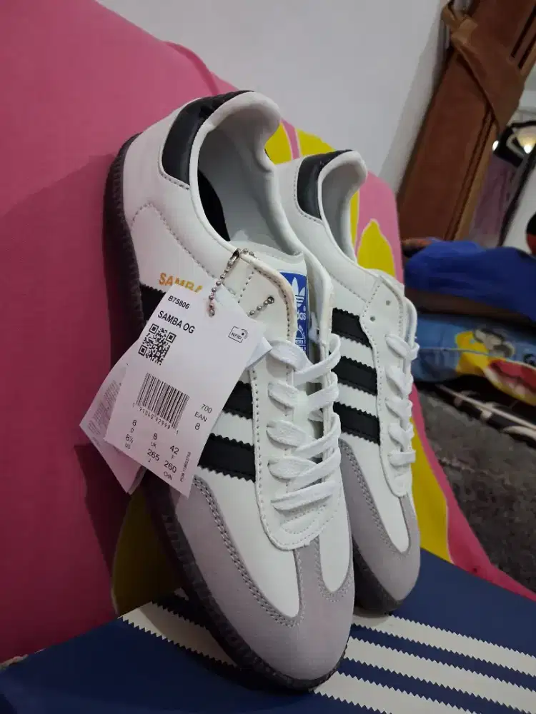 Sale..Adidas Samba White Black 
Size 42