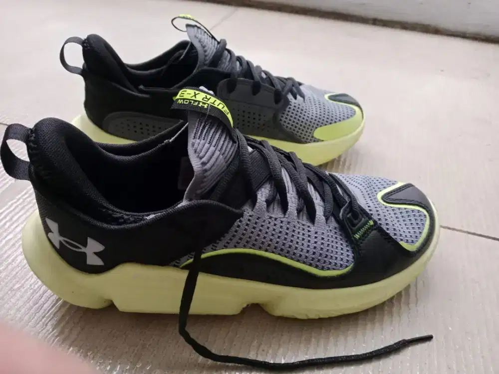 Sepatu Basket Under Armour ukuran 42