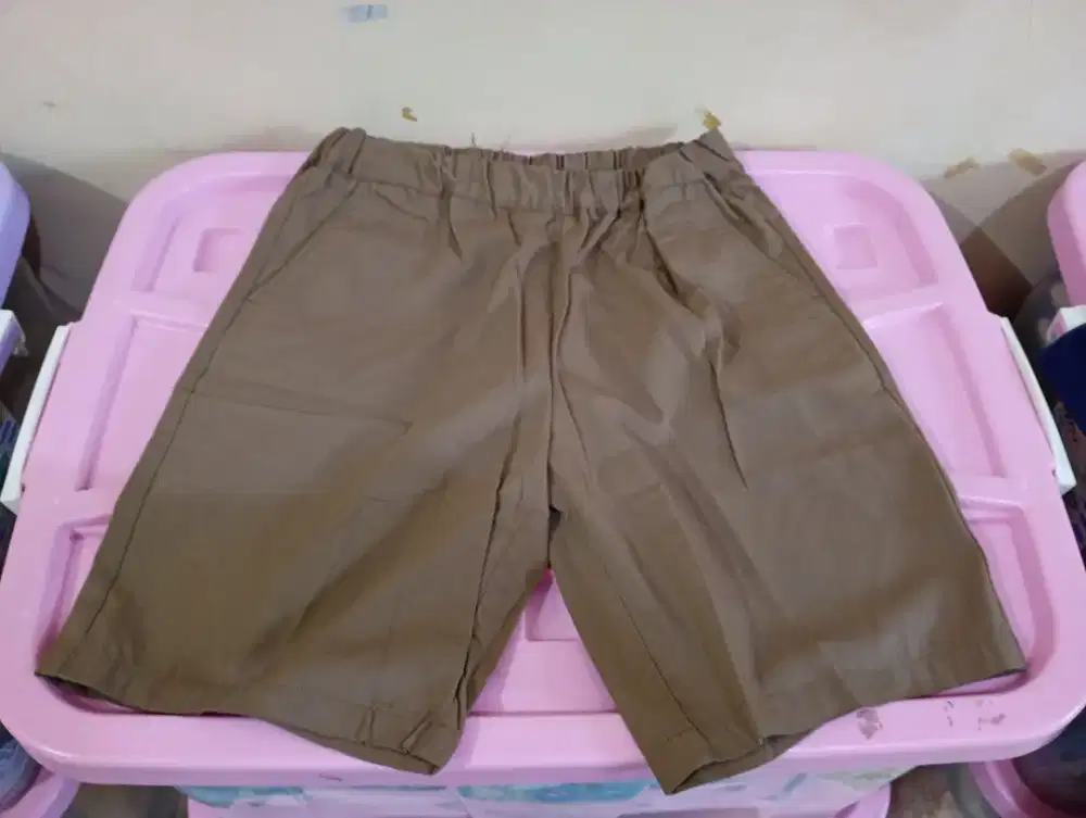 Celana Pendek Tolliver size L warna Cokelat