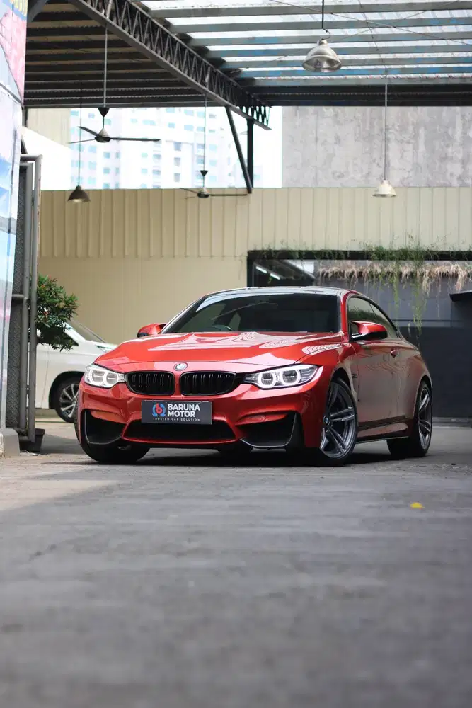 BMW M4 F82 2015 SAKHIR ORANGE ON BLACK