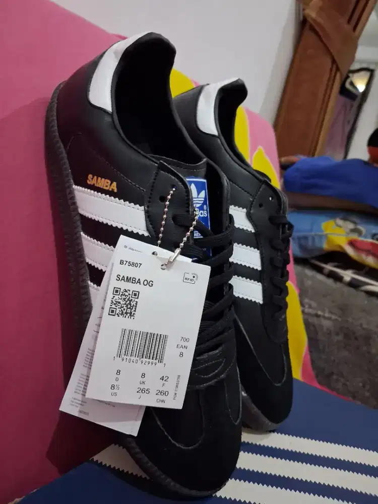 Sale..Adidas Samba Black White
Size 42