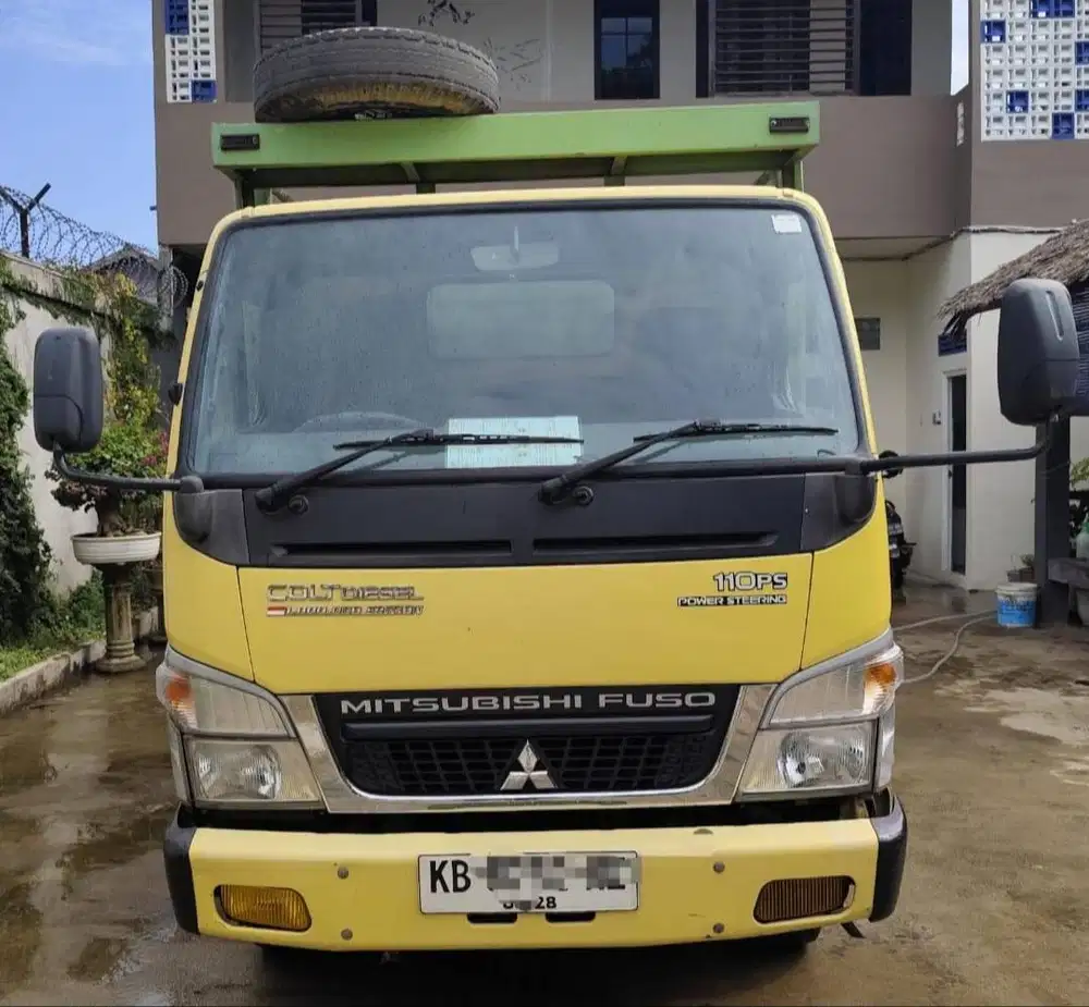TRUCK MITSUBISHI FUSO FE71