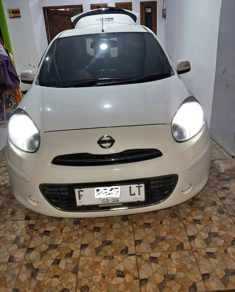 Nissan march 2011