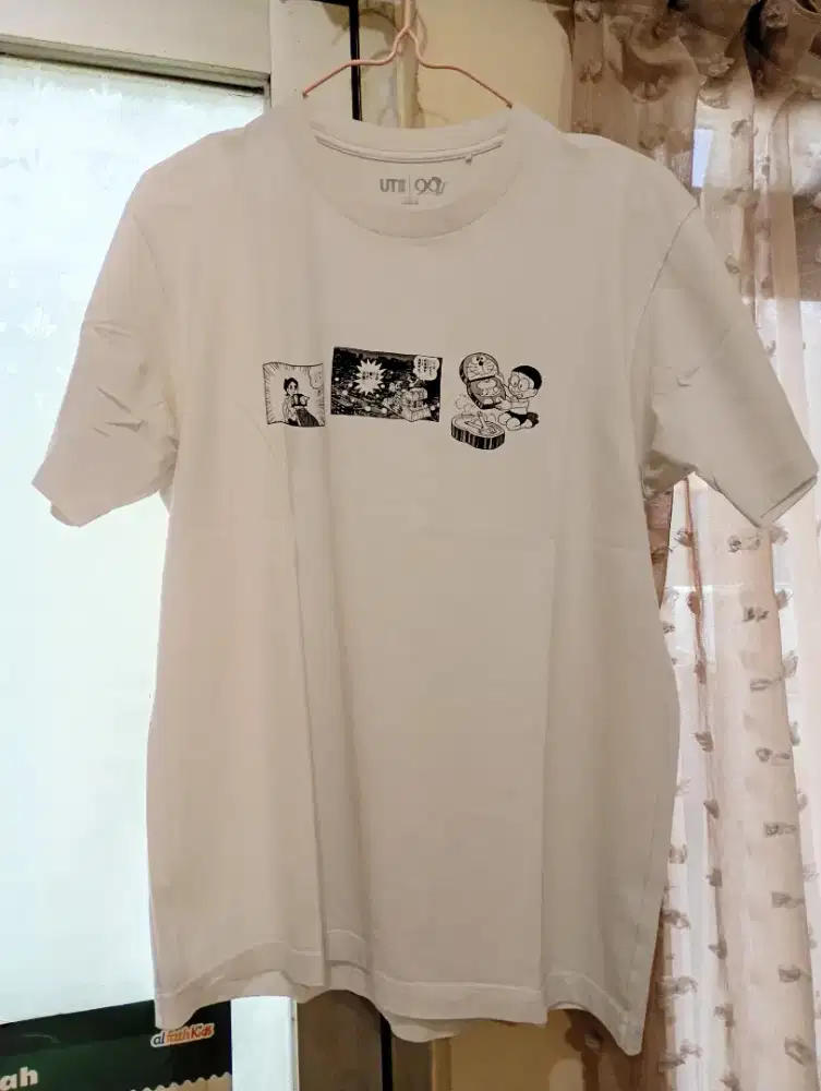 Kaos Doraemon Uniqlo Size L Warna Putih Original