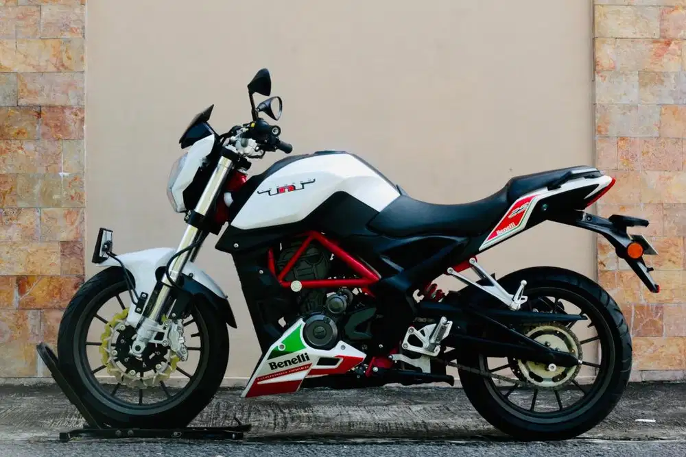 Benelli TNT 250 2023 mulus seperti baru low oddo siap gas