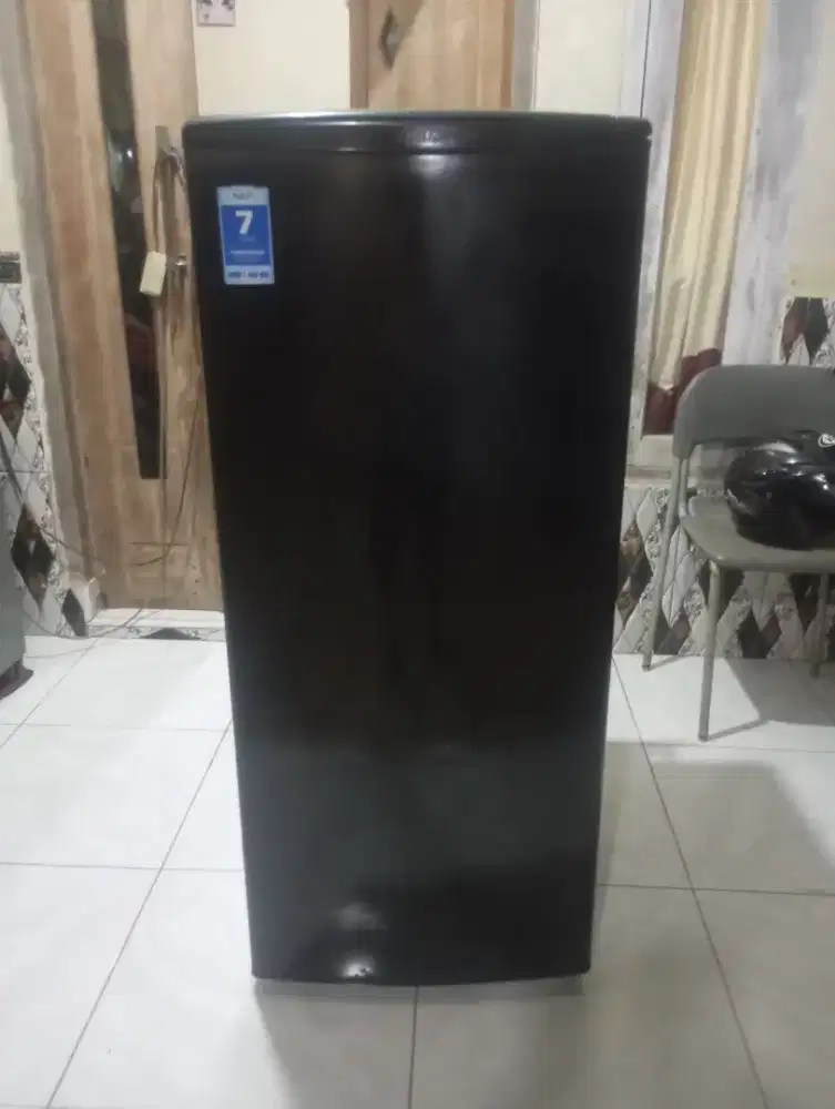 Freezer 6rak merk Aqua