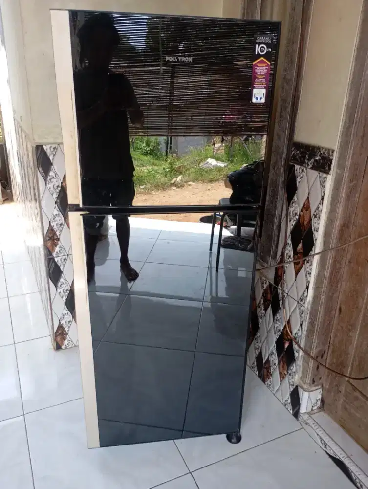 Kulkas 2pintu merk Polytron