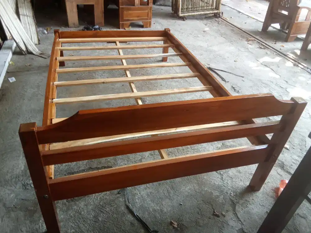 Tempat tidur kayu jati ukuran lebar 120 x 2m
