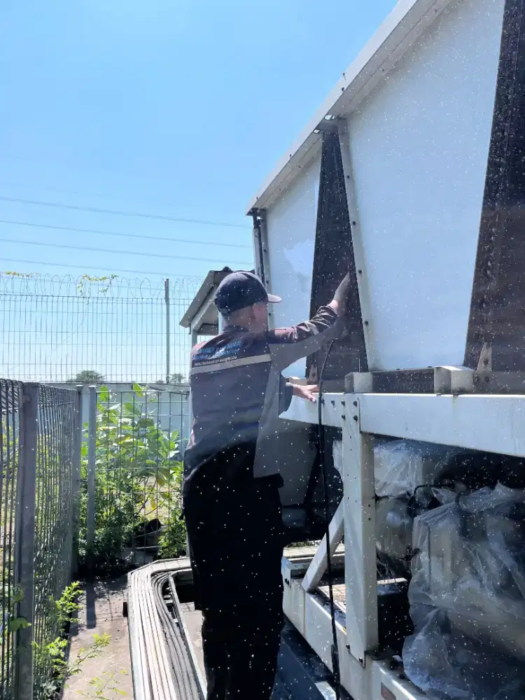 Helper teknisi AC