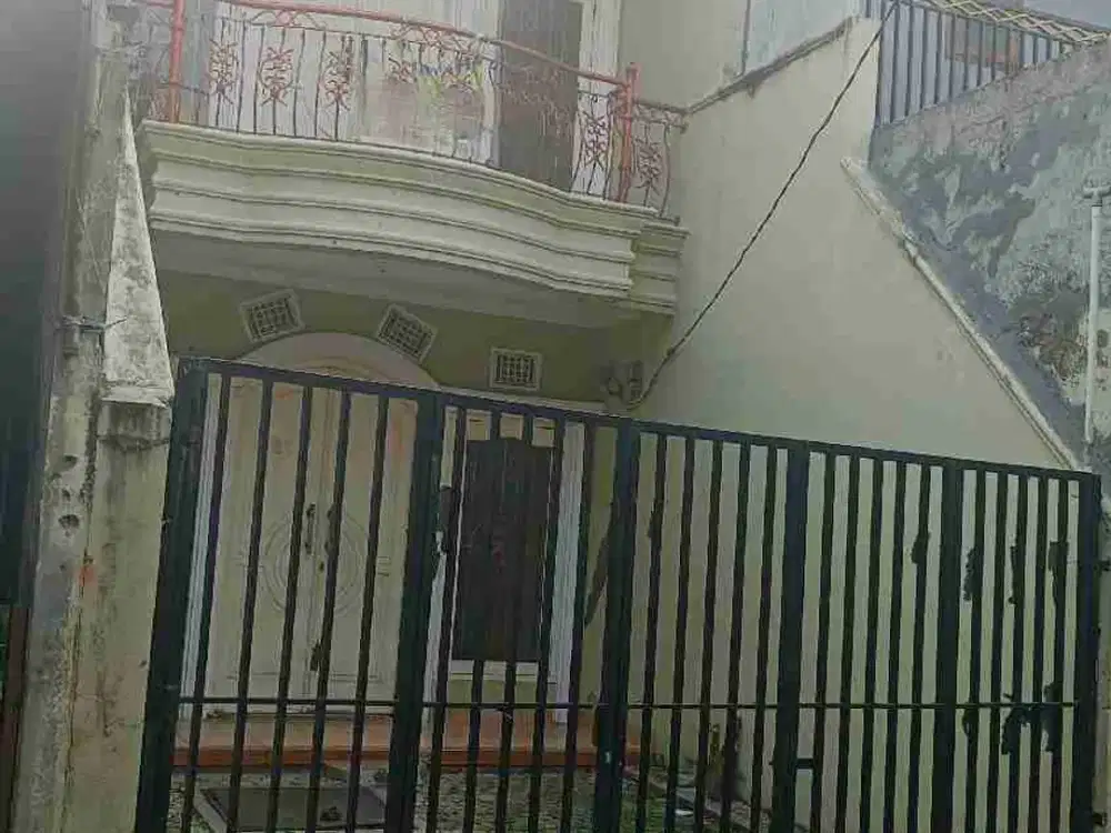 Rumah Strategis kokoh 2,5 lantai lubang buaya Cipayung dekat toll Jorr Jakarta Timur