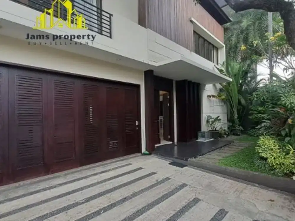 Disewakan Rumah 4Br Luas 490 m2 Strategis Unit Tulodong Jakarta selatan