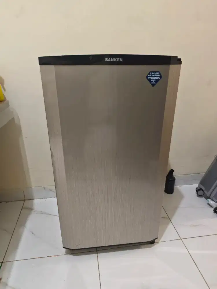 Kulkas Sanken SKV-161 1 Pintu Silver — Mulus Like New