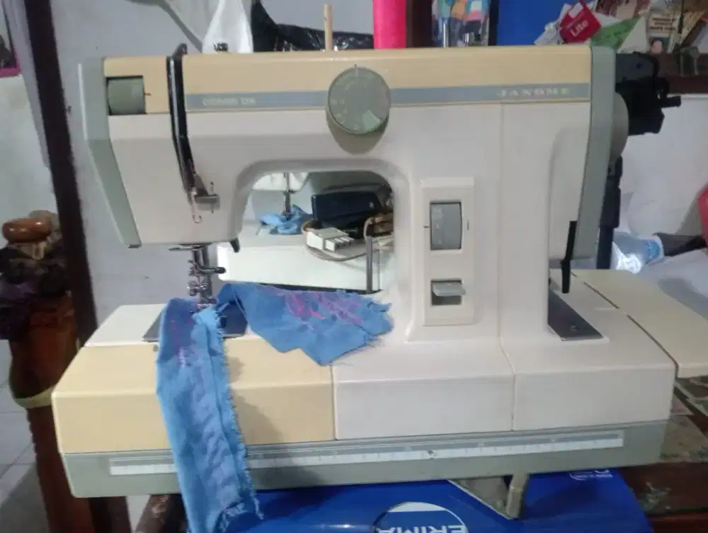 Mesin jahit merk janome type Comby dx2000