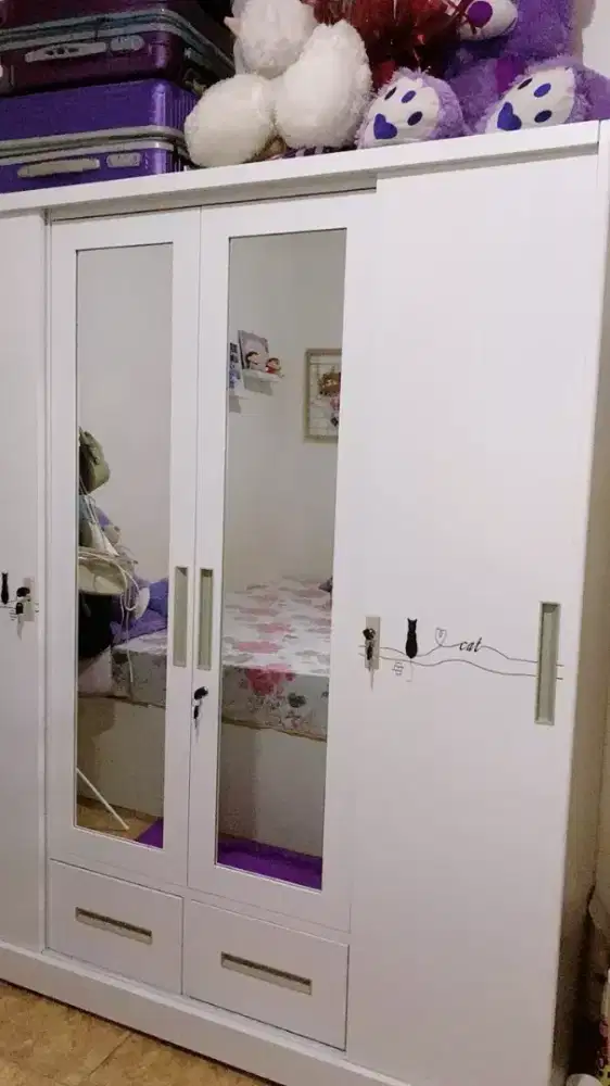 KEMARI PAKAIAN SLEDING BESI 43 PINTU KACA FULL BESI