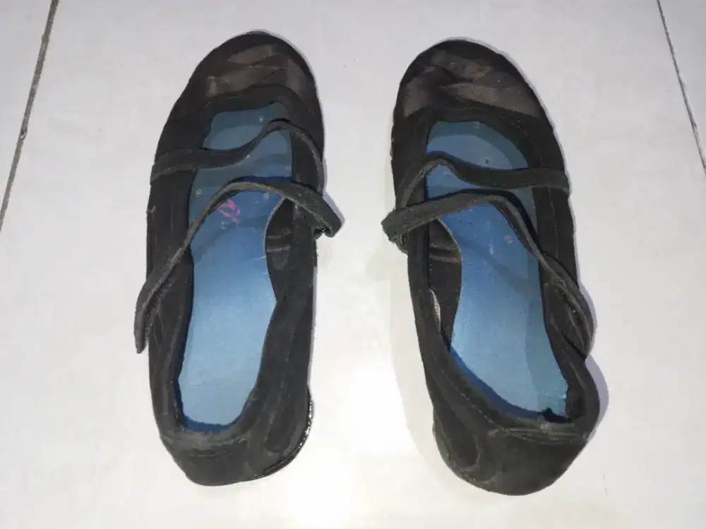 Sepatu anak cewek, merk skechers, asli, size 35,5  kondisi ok, nego