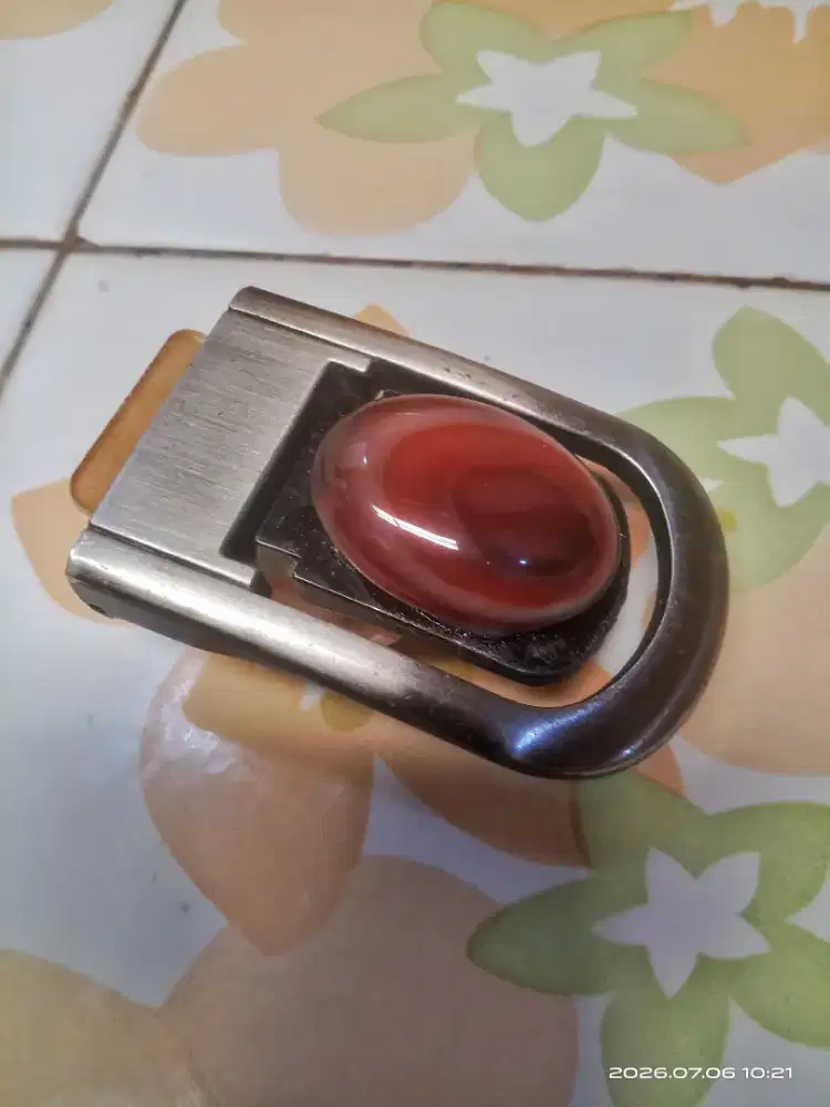 Gasper ikat pinggang.