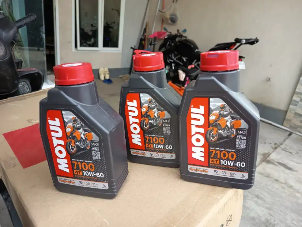 Oli Motul 7100 10w60