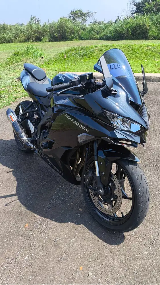 Kawasaki Ninja ZX25R Non ABS 2023 Hitam Bandung