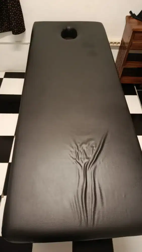 Bed massage spa kayu Solid - kondisi bagus
