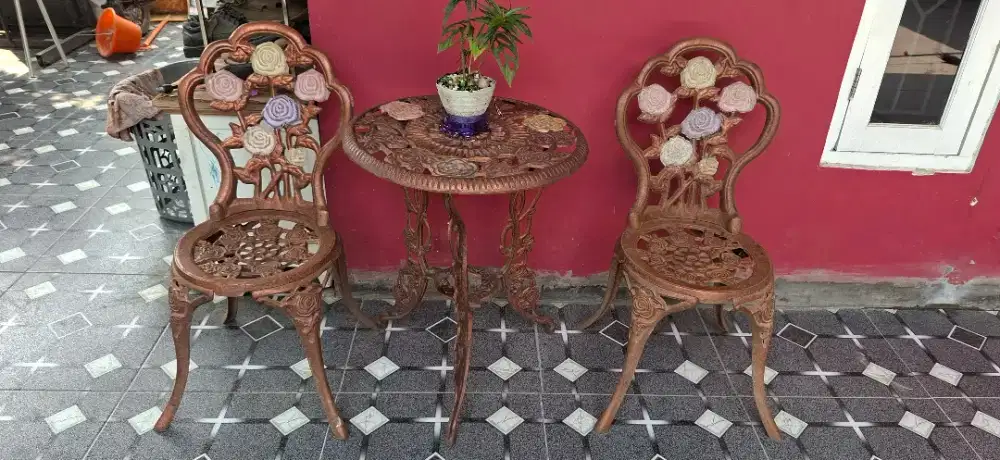 Set Kursi Teras Besi Cor Mewah (1 Meja + 2 Kursi)