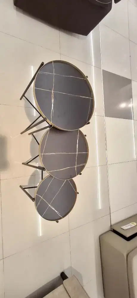 Meja minimalis modern