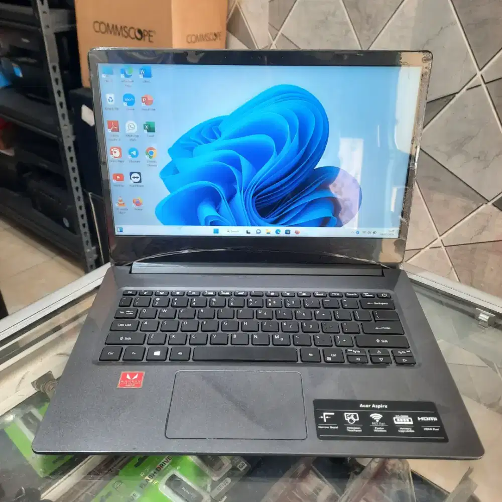 Acer Aspire 3, AMD Athlon 3020e, RAM 4GB, SSD 256GB, Layar 14 inch