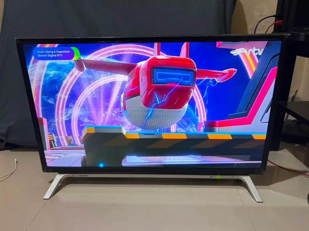 SMART TV TOSHIBA 32 INCH MASIH SEGEL