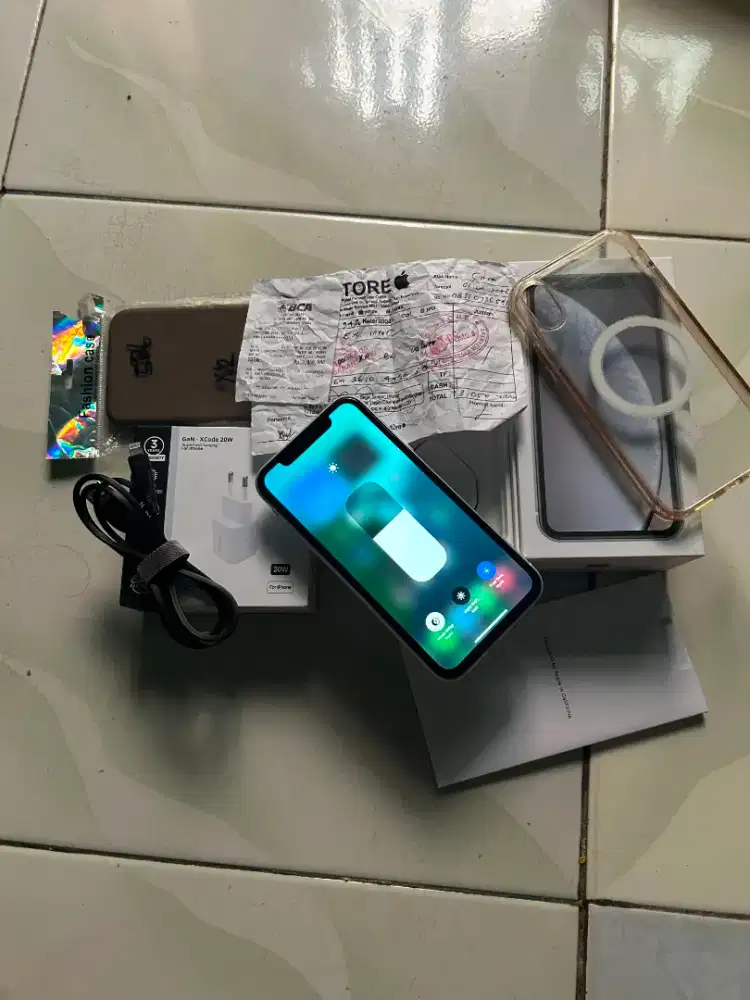 iphone xr white all operator