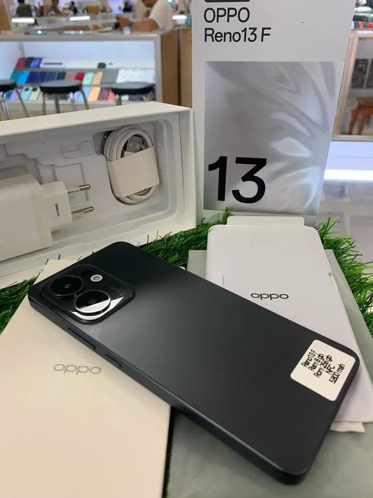 Oppo Reno 13f Hitam