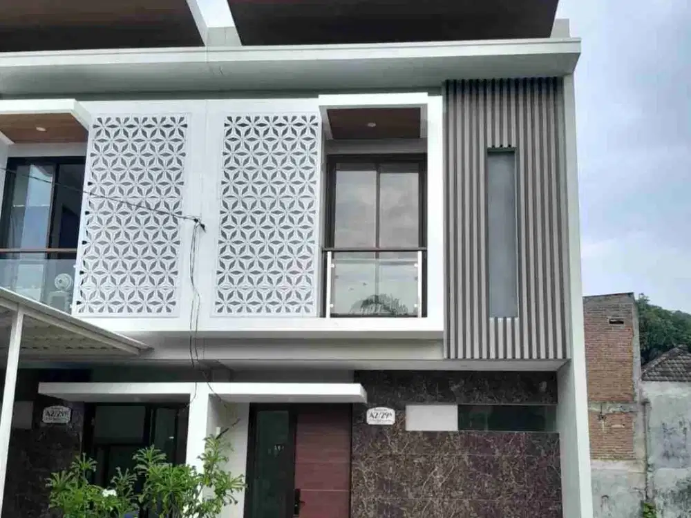 rumah 2 lantai , 3 kamar tidur , menganti barat surabaya