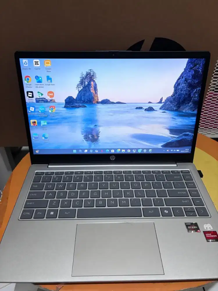 Laptop HP 14-EM0530AU