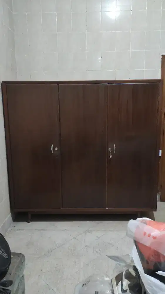 Lemari Baju bahan jati kondisi bagus