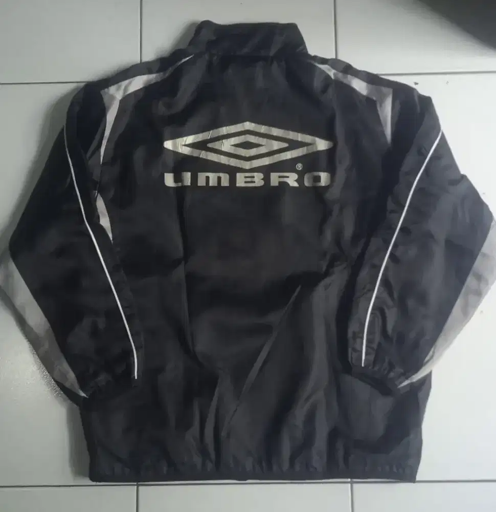 Jaket Parasut Umbro
